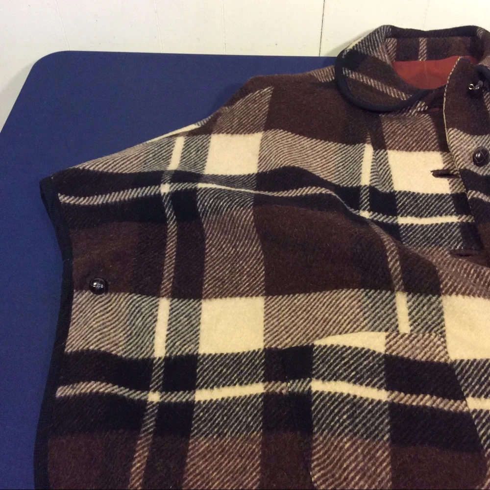 Wool Women’s Cape Coat - Picture 5 of 7